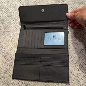 Kenneth Cole REACTION Trifold Wallet Green NWOT